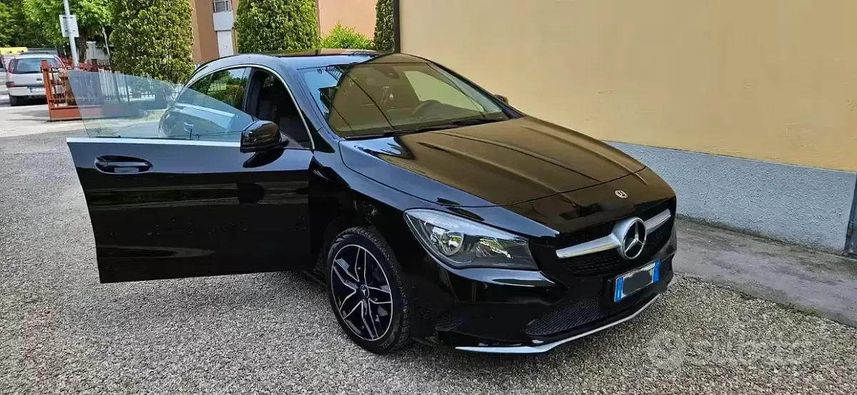 Usata Mercedes CLA200 Premium 136 CV (100 kW) 2017 Nero Station wagon