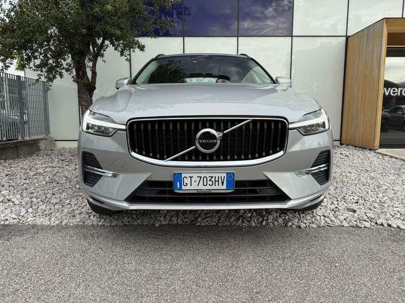 Usata Volvo XC60 Core 197 CV (144 kW) 2024 Silver dawn SUV