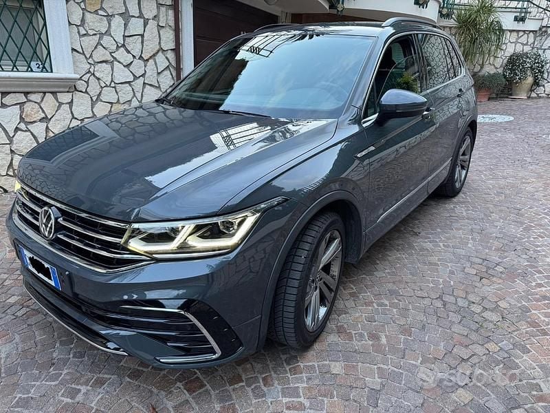 Usata VW Tiguan R-line 150 CV (110 kW) 2022 Grigio SUV