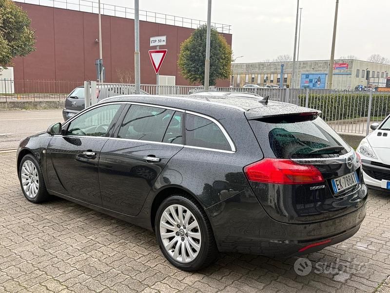 Occasion Opel Insignia Cosmo 160 ch (117 kW) 2011 Noir Break