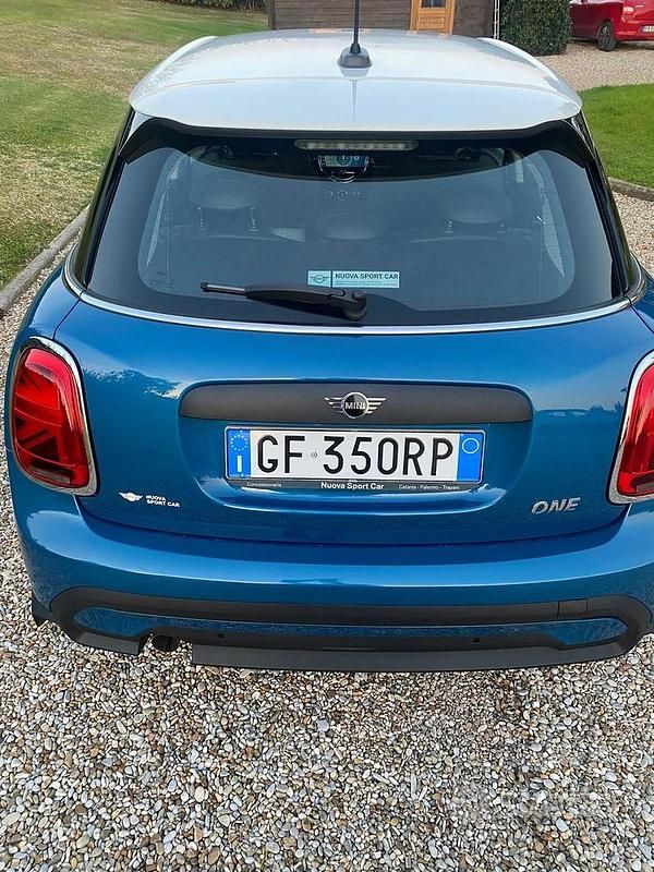 Begagnad Mini ONE Classic 75 HK (55 kW) 2021 Blå Halvkombi