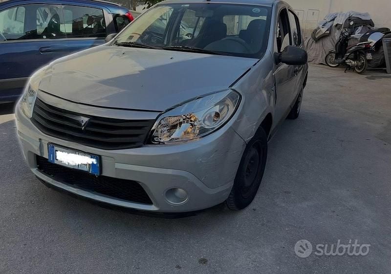Usata Dacia Sandero 75 CV (55 kW) 2010 Grigio Utilitaria