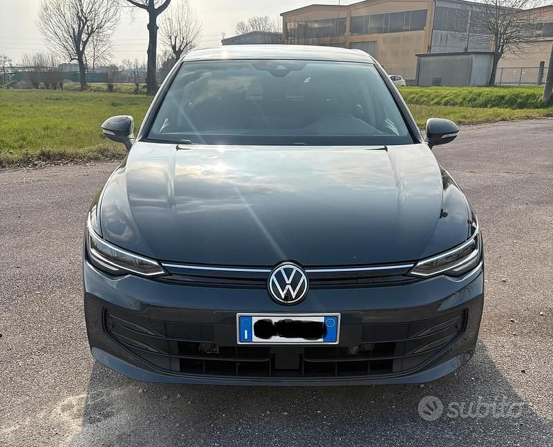 Usata VW Golf VIII 115 CV (84 kW) 2025 Grigio Berlina