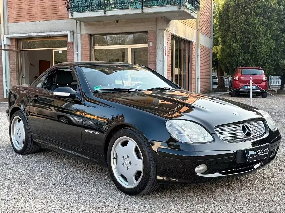 Usata Mercedes SLK200 AMG 163 CV (119 kW) 2001 Nero Cabrio