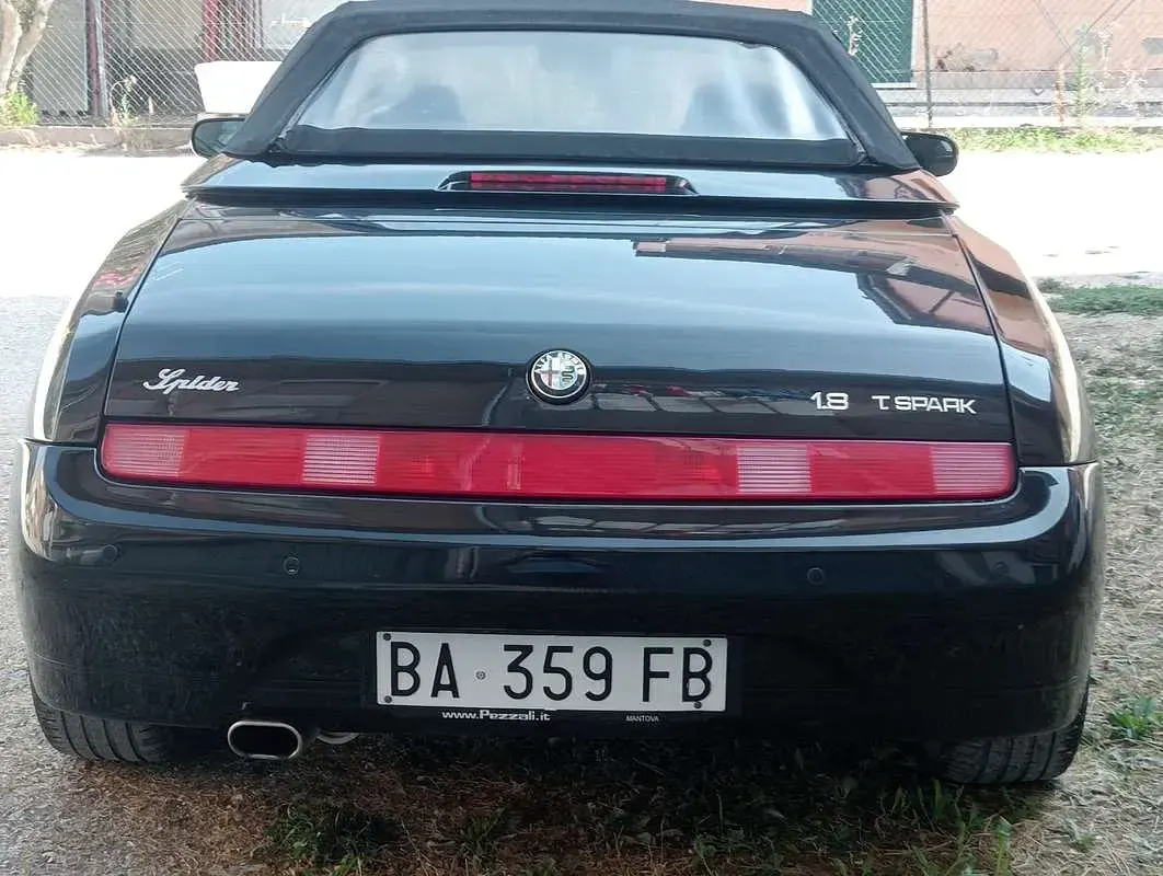 Usata Alfa Romeo Spider 144 CV (105 kW) 1999 Nero Cabrio