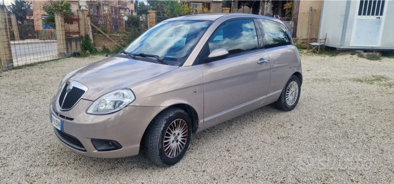 Usata 2010 Lancia Ypsilon Due volumi | 3600 € (Buon prezzo) - Immagine 1/4