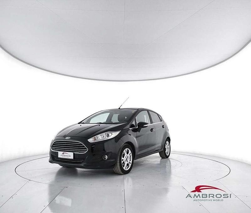 Nero Usata 2015 Ford Fiesta Due volumi | 5841 € (Ottimo prezzo) - Immagine 1/4