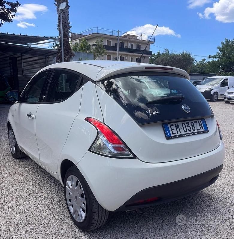 Usata Lancia Ypsilon S 69 CV (50 kW) 2012 Bianco Utilitaria