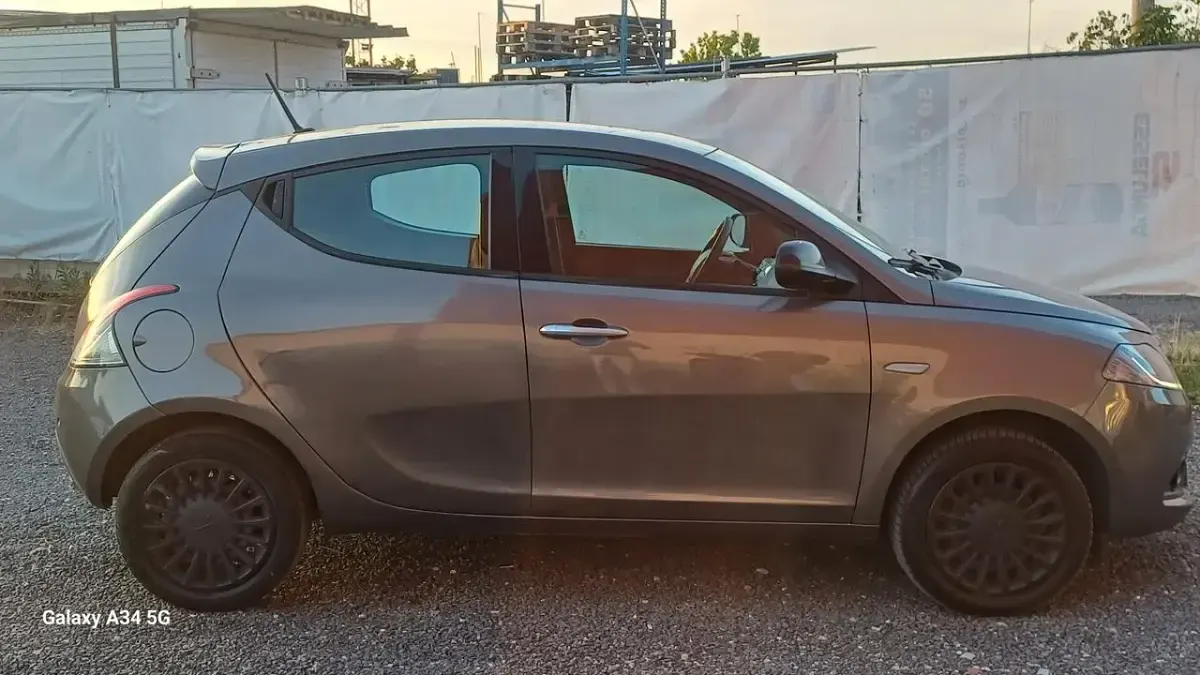 Usata Lancia Ypsilon S 69 CV (50 kW) 2022 Grigio Utilitaria