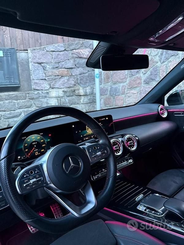 Usata Mercedes A180 AMG line 136 CV (100 kW) 2019 Nero Berlina