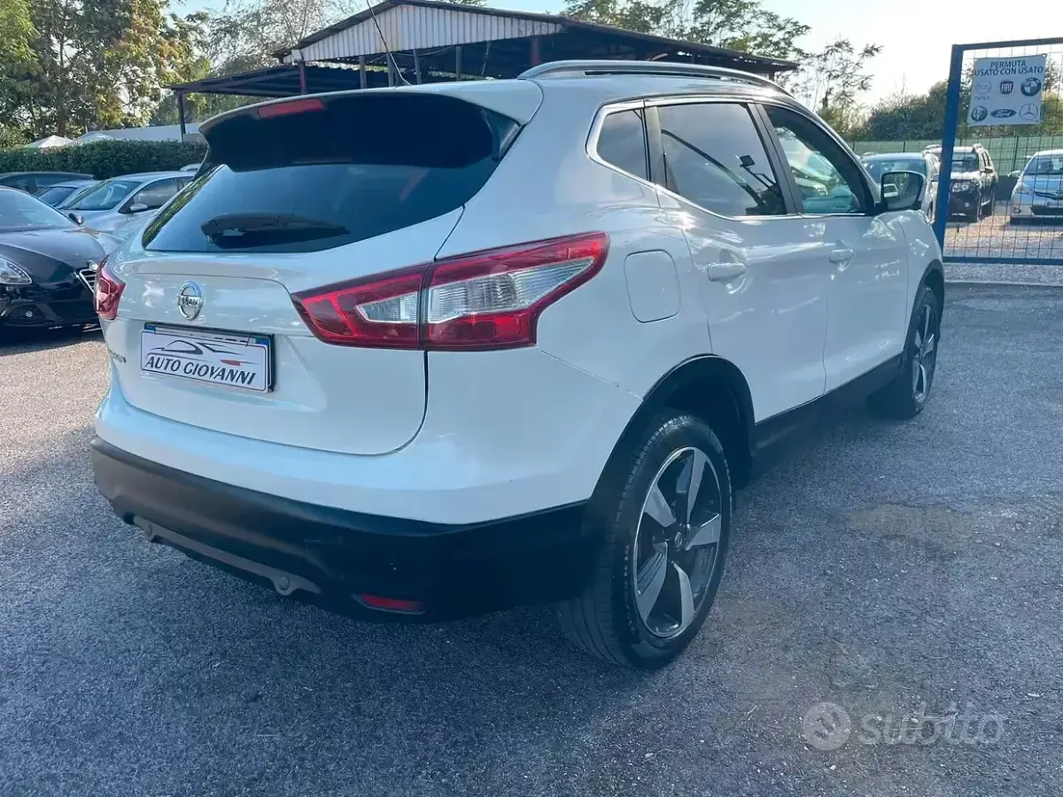 Usata Nissan Qashqai N-Connecta 131 CV (96 kW) 2016 Bianco SUV