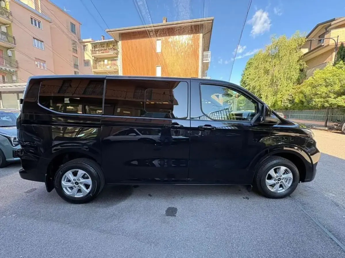 Usata Ford Transit Custom Titanium 136 CV (100 kW) 2025 Nero Station wagon
