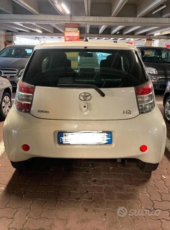 Usata Toyota iQ 68 CV (50 kW) 2011 Bianco Utilitaria