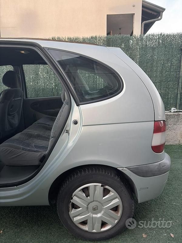 Usata Renault Scénic LIMITED 2002 Grigio Monovolume