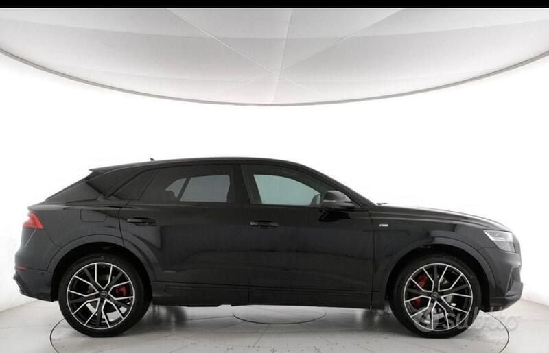 Usata Audi Q8 S-Line 286 CV (210 kW) 2020 Nero SUV