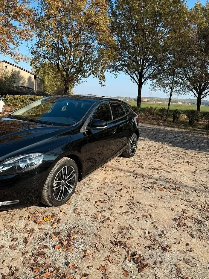 Usata Volvo V40 120 CV (88 kW) 2018 Nero Berlina