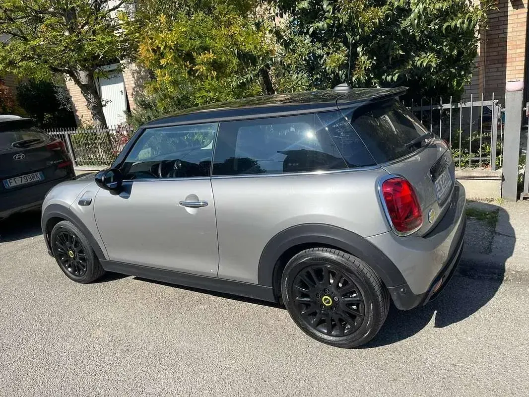Usata Mini Cooper SE Classic 75 kW (102 CV) 2023 Argento Utilitaria