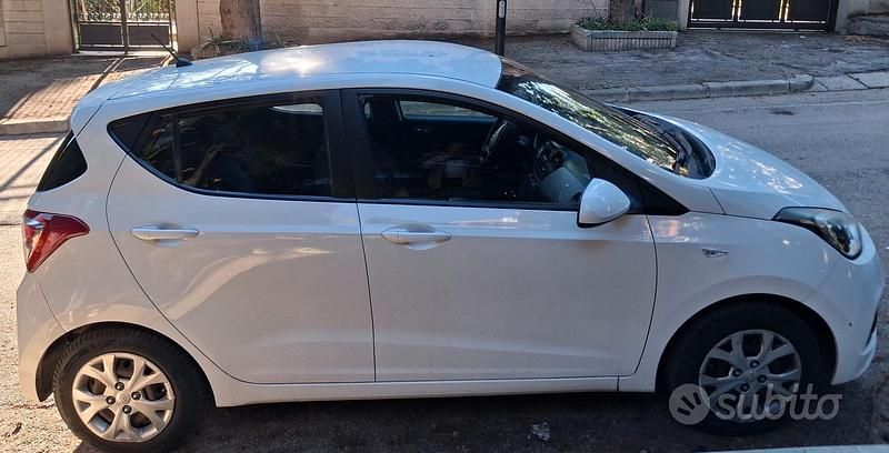 Usata Hyundai i10 67 CV (49 kW) 2015 Bianco Utilitaria