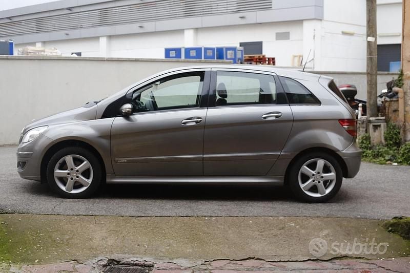 Usata Mercedes B200 Chrome 140 CV (102 kW) 2006 Grigio Monovolume