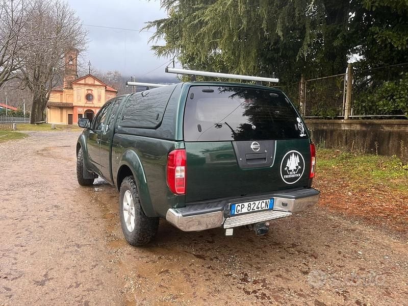 Usata Nissan Navara XE 190 CV (139 kW) 2012 Verde Pick-up