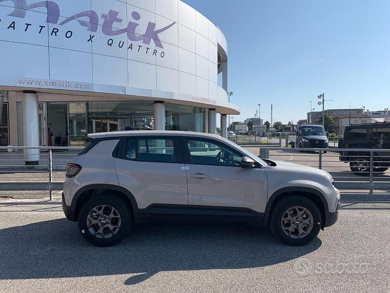 Usata Jeep Avenger Longitude 101 CV (74 kW) 2024 Grigio metallizzato SUV