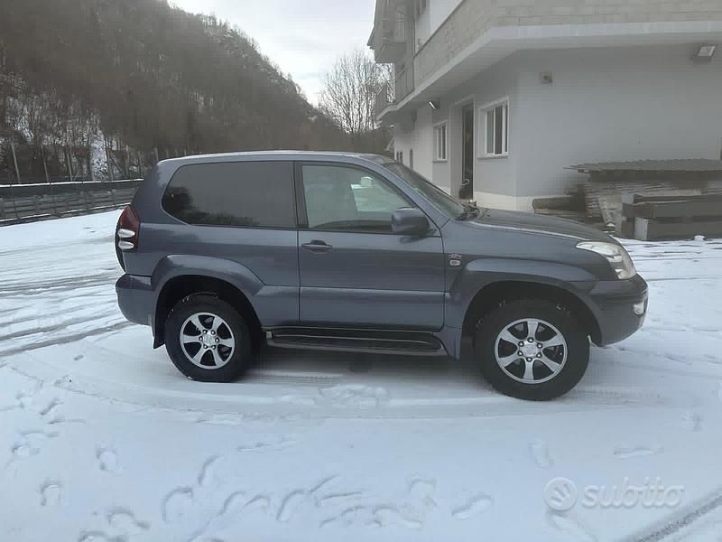 Grigio Usata 2006 Toyota Land Cruiser SUV | 22.000 € (Cara) - Immagine 1/4
