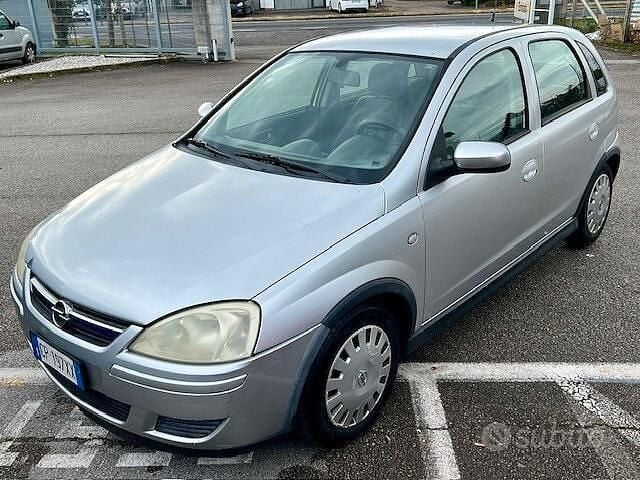 Usata Opel Corsa 69 CV (50 kW) 2004 Grigio Utilitaria