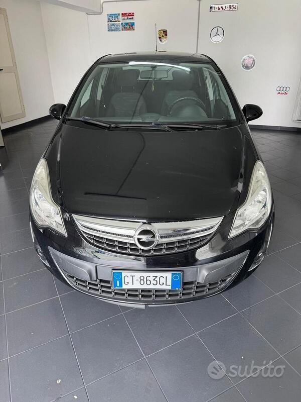 Usata 2011 Opel Corsa Cosmo Tre volumi | 4499 € (Cara) - Immagine 1/4