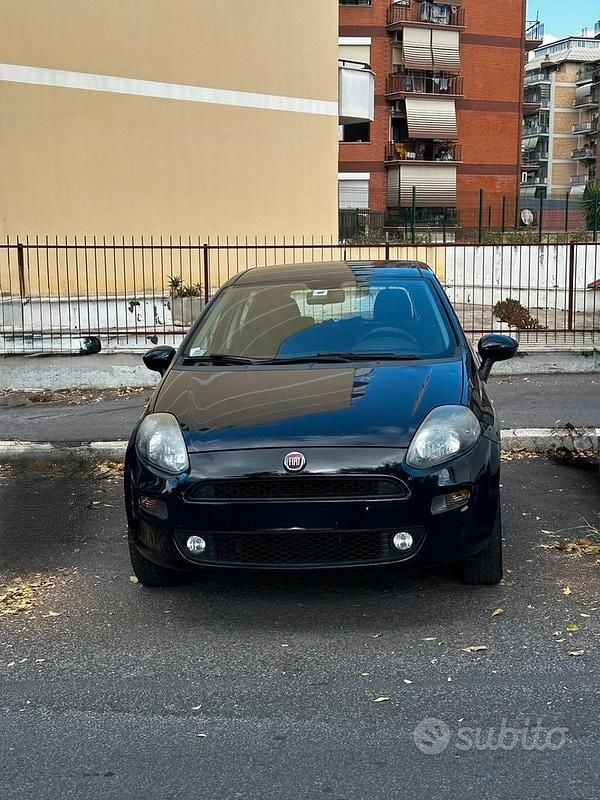 Usata Fiat Punto 77 CV (56 kW) 2015 Blu Utilitaria