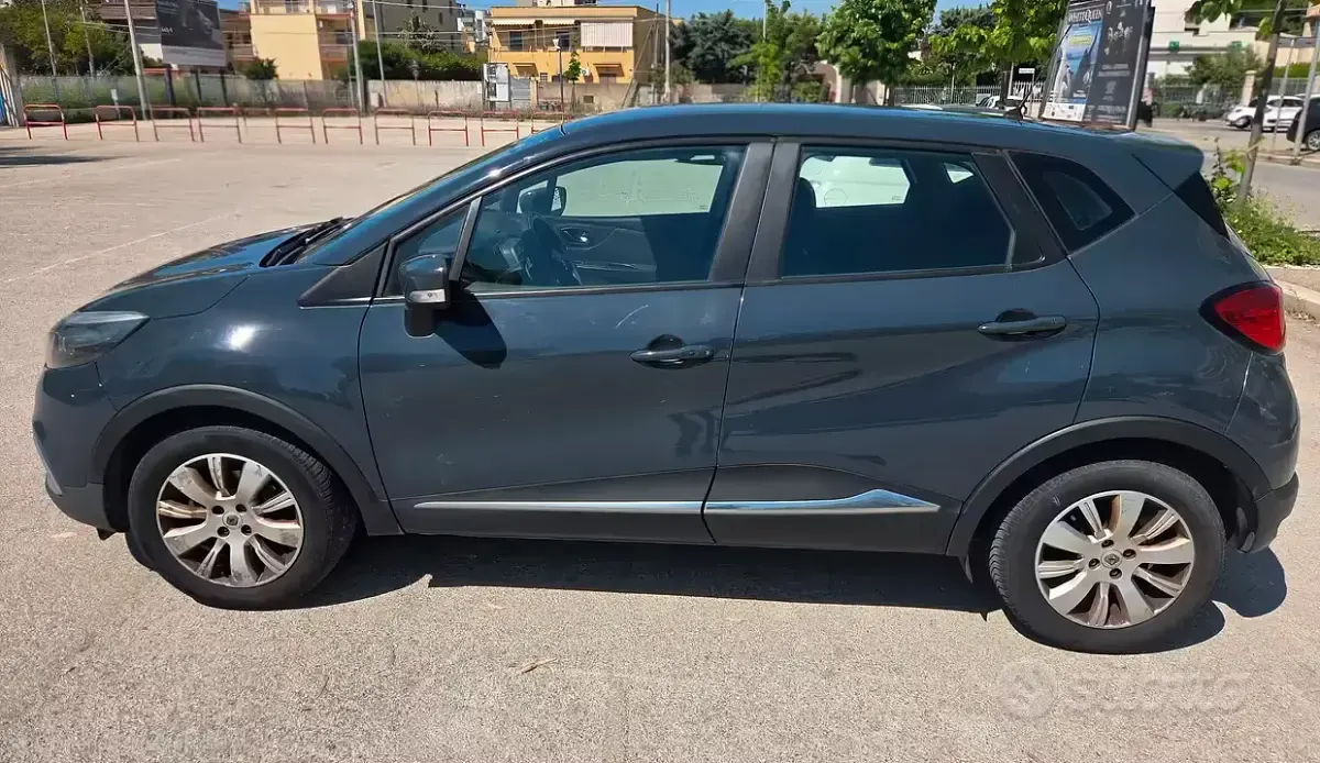 Usata Renault Captur 90 CV (66 kW) 2014 Blu SUV