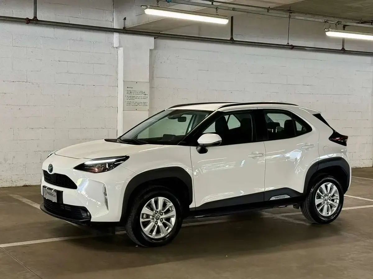 Usata Toyota Yaris Cross Active 92 CV (67 kW) 2023 Bianco pastello SUV