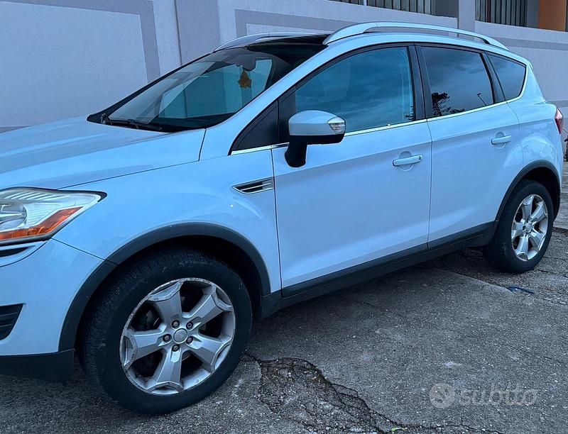 Usata Ford Kuga Titanium 136 CV (100 kW) 2009 Bianco SUV
