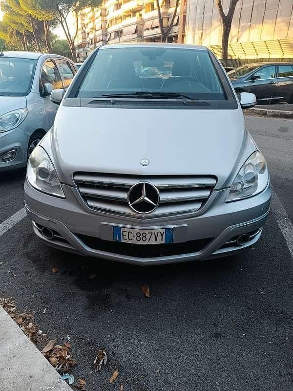Usata 2011 Mercedes B200 Premium Monovolume | 3500 € (Ottimo prezzo) - Immagine 1/4