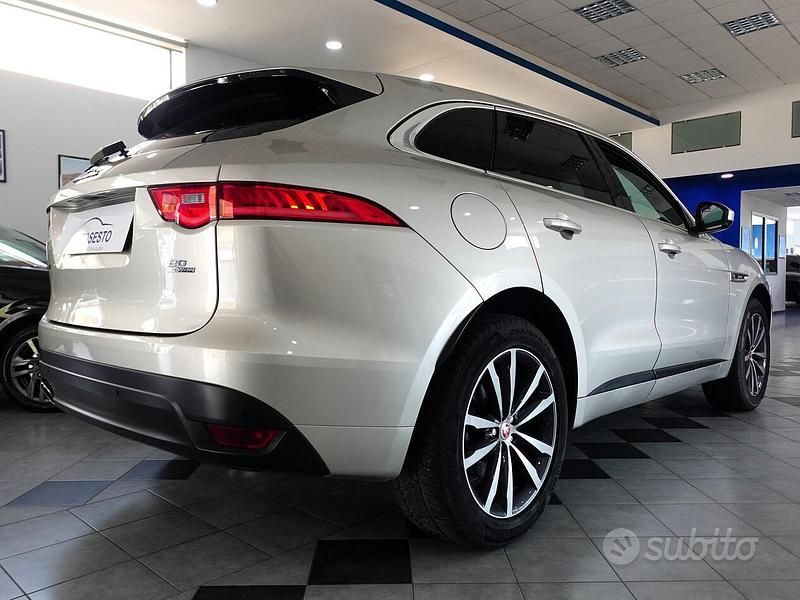 Usata Jaguar F-Pace R-Sport 180 CV (132 kW) 2016 Ingot metallizzato premium SUV