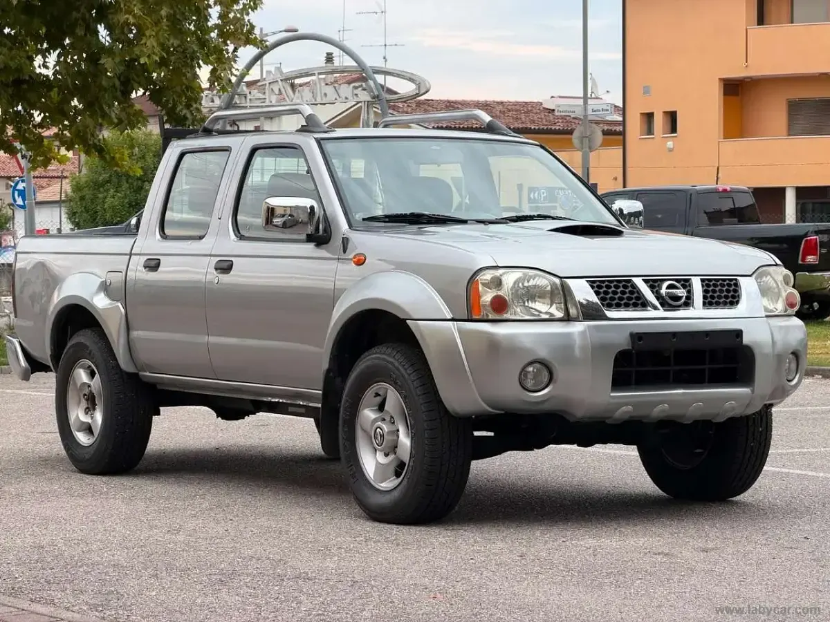 Usata Nissan Navara 133 CV (97 kW) 2003 Argento Pick-up