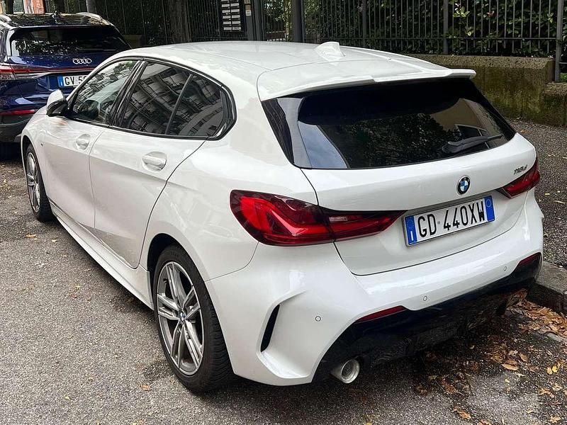 Usata BMW 116 M Sport 116 CV (85 kW) 2021 Bianco Utilitaria