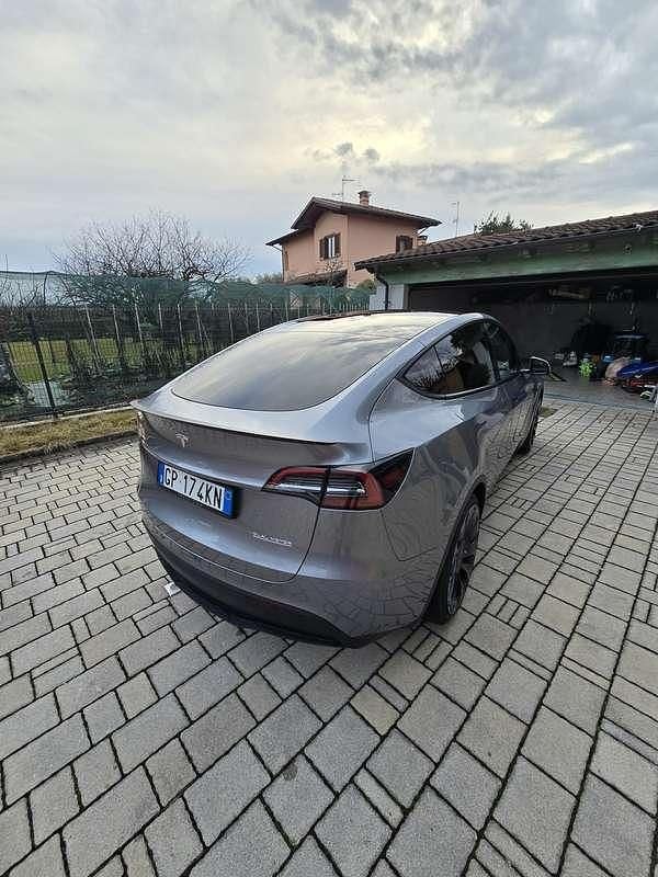 Usata Tesla Model Y Performance 378 kW (514 CV) 2023 Grigio SUV