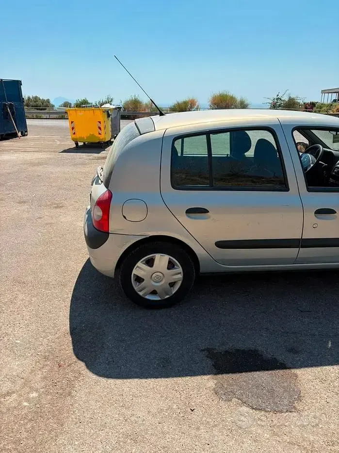 Usata Renault Clio 58 CV (42 kW) 2002 Bluazzurro Berlina