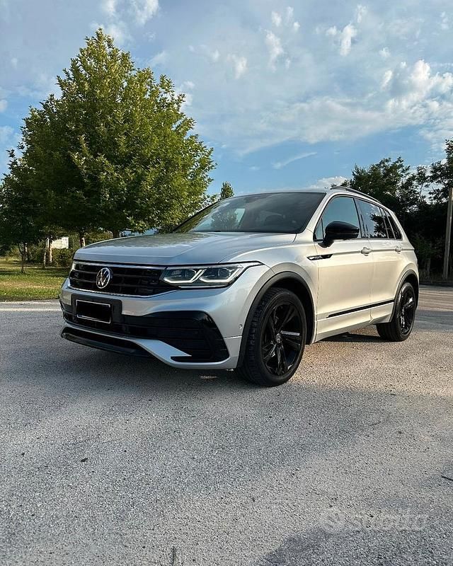 Usata VW Tiguan R-line 150 CV (110 kW) 2021 Grigio SUV