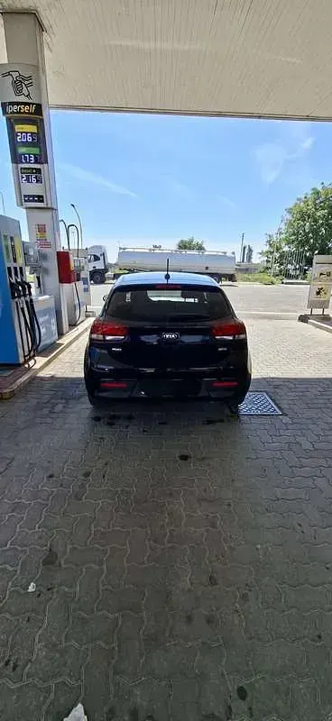 Usata Kia Rio 101 CV (74 kW) 2017 Berlina