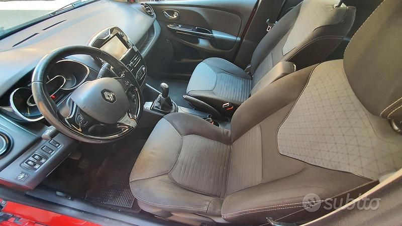 Usata Renault Clio GrandTour 90 CV (66 kW) 2015 Rosso Station wagon