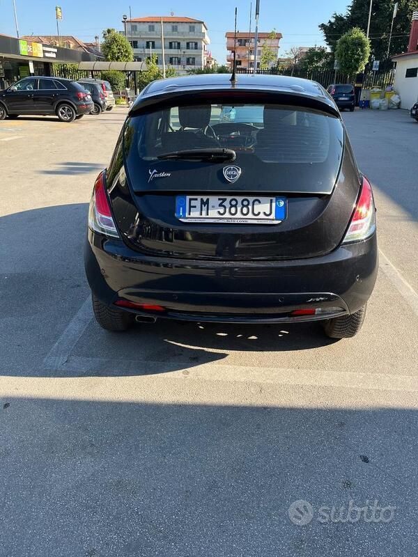 Nero Usata 2017 Lancia Ypsilon Due volumi | 6700 € (Ottimo prezzo) - Immagine 1/4