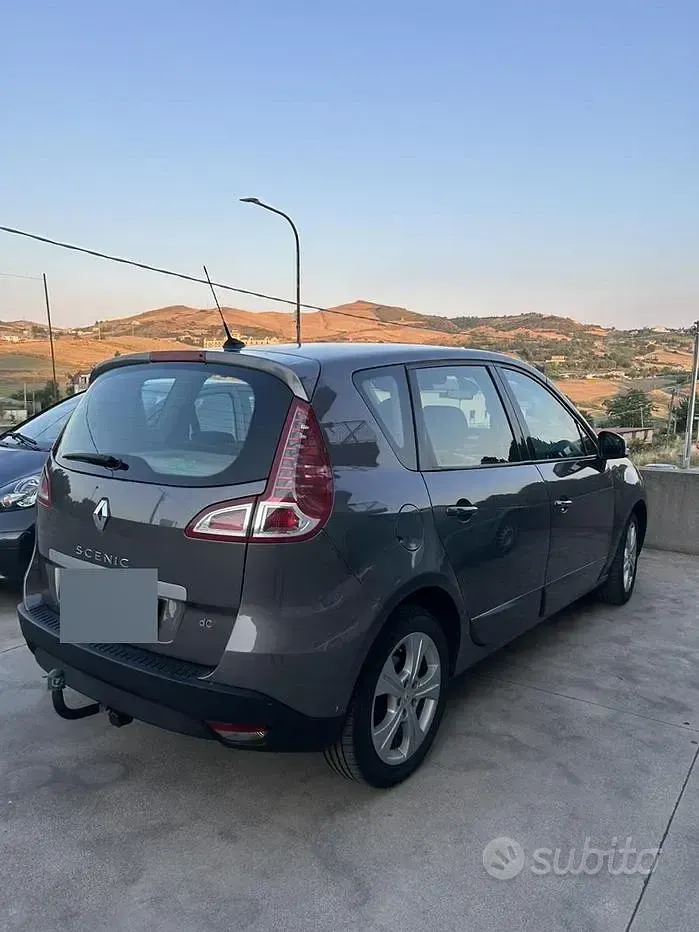 Usata Renault Scénic III XMOD 110 CV (80 kW) 2011 Grigio Monovolume