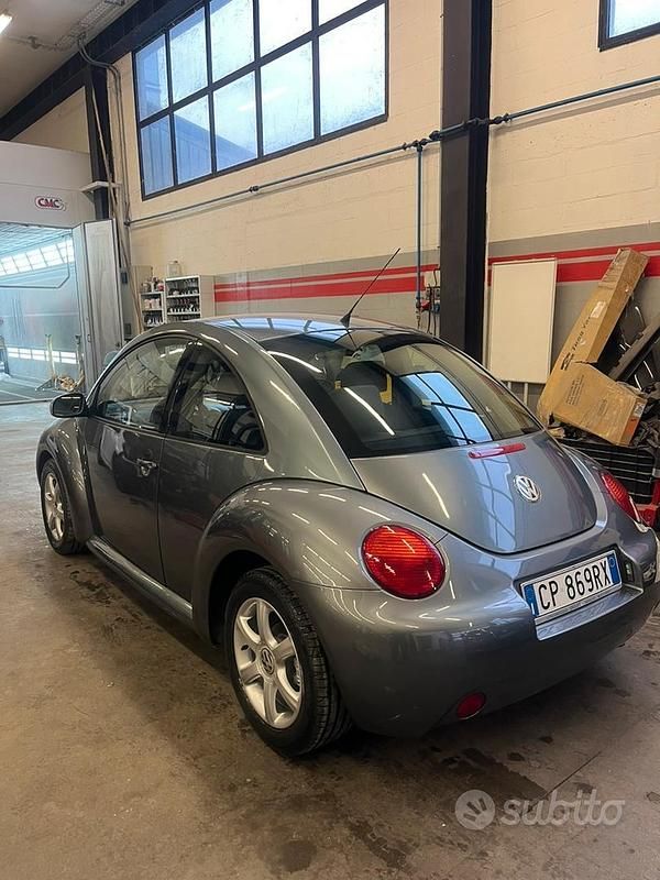 Usata VW New Beetle 101 CV (74 kW) 2004 Grigio Utilitaria