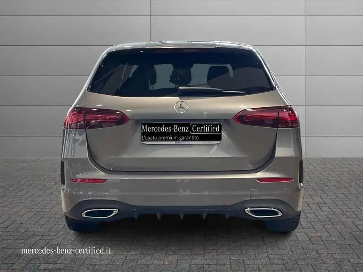 Usata Mercedes B180 Advanced Plus 116 CV (85 kW) 2024 Grigio montagna Utilitaria