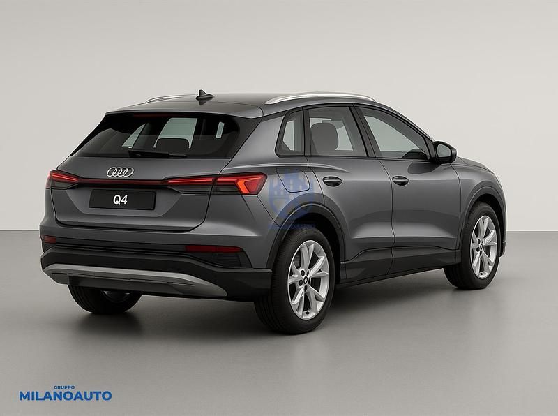Käytetty Audi Q4 e-tron Comfort 194 kW (265 HP) 2022 Harmaa Katumaasturi