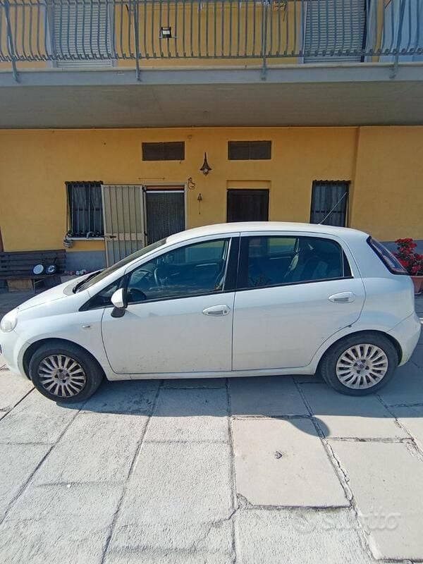 Usata 2010 Fiat Punto Evo Due volumi | 3500 € (Ottimo prezzo) - Immagine 1/4