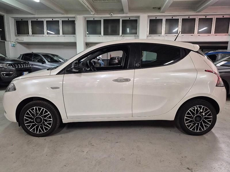 Usata Lancia Ypsilon Gold 69 CV (50 kW) 2020 Bianco Utilitaria