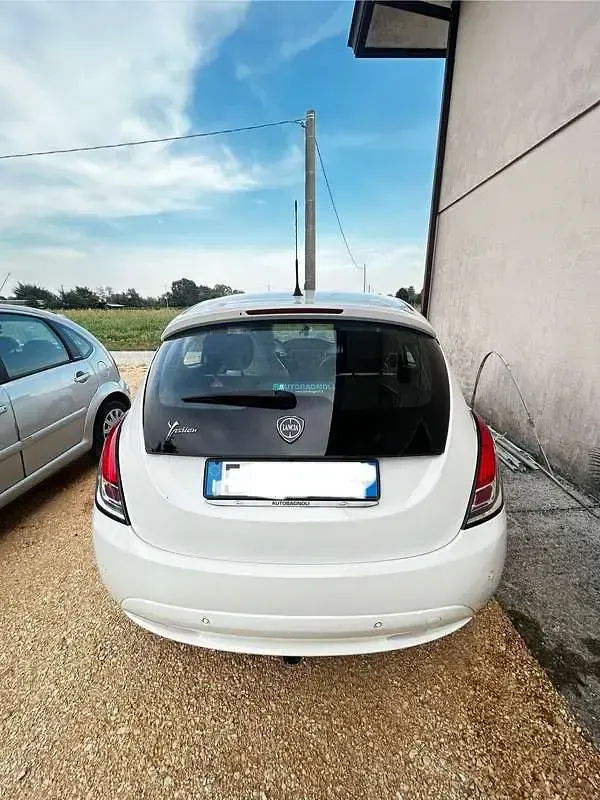 Usata Lancia Ypsilon Silver 95 CV (69 kW) 2017 Utilitaria