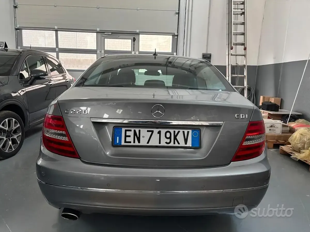 Usata Mercedes C220 170 CV (125 kW) 2011 Grigio Berlina